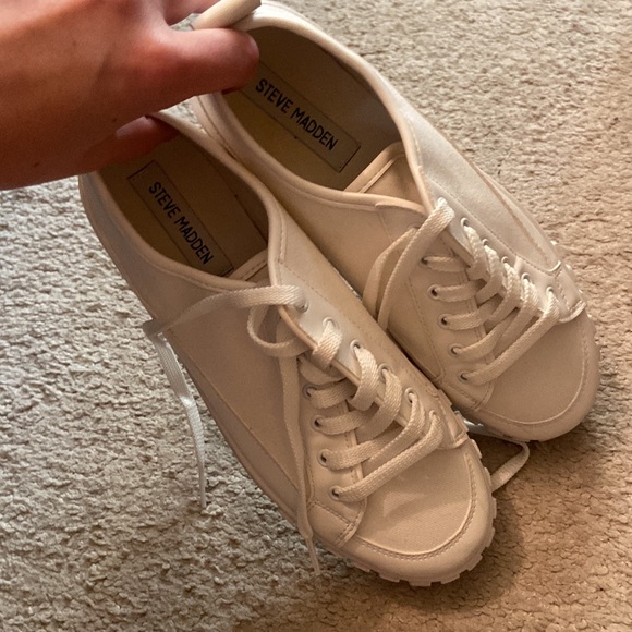 Steve Madden Caleb Sneaker Size 9 - Picture 4 of 7